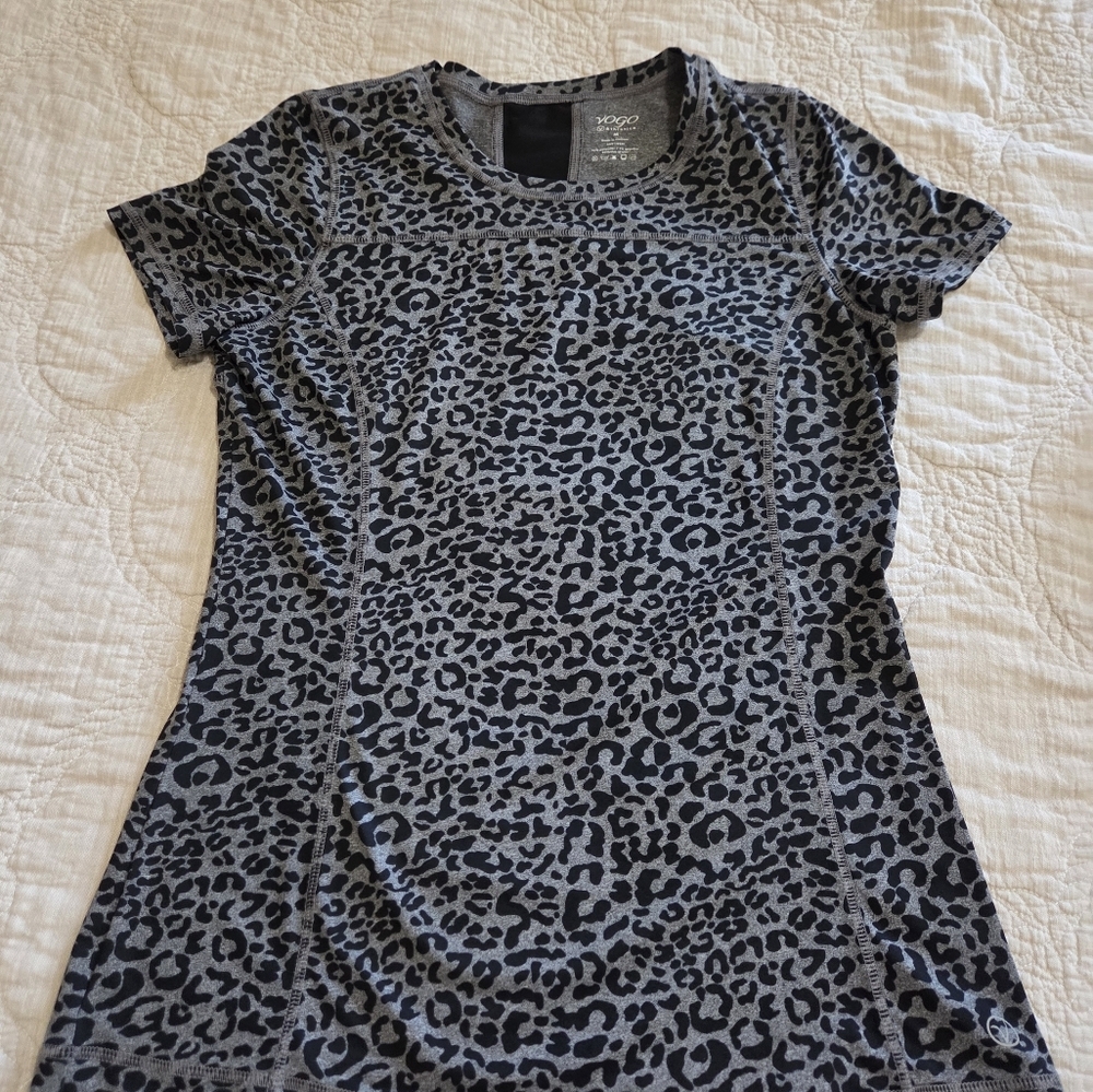 Vogo Athletica Leopard Print Top - Picture 2 of 4